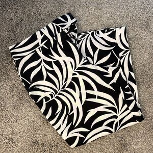 New York and Company Black and White Leaf Print Pants